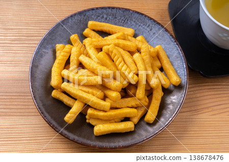 Curry cracker 138678476