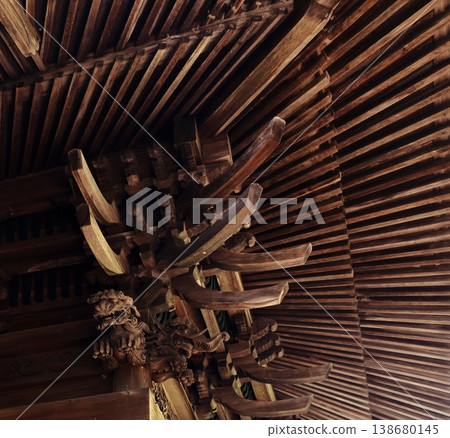 神社建築-雄偉的木造 神社建築-雄偉的木造 138680145