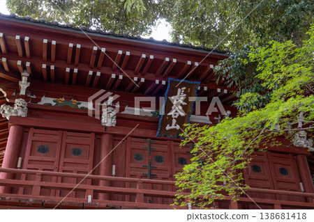 Springtime scenery at Hondoji Temple, including the temple gate. Springtime scenery at Hondoji Temple, including the temple gate. 138681418