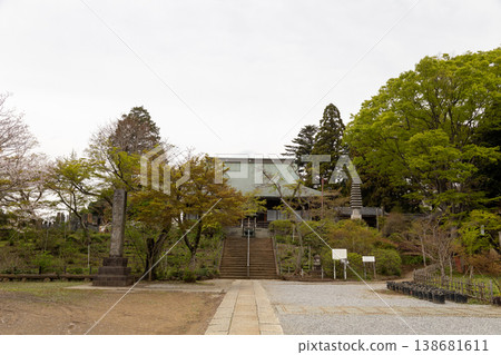 本道寺的春季景色，包括正殿。 138681611