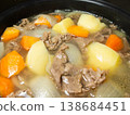 燉馬鈴薯、牛肉、胡蘿蔔和洋蔥 138684451