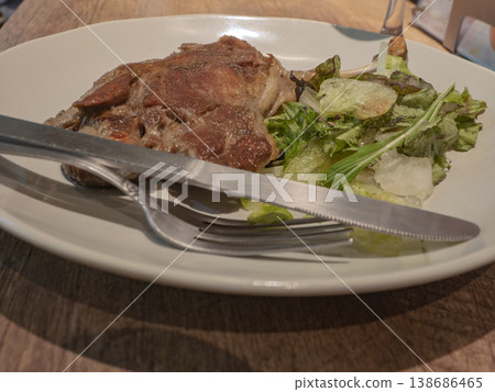 Crispy on the outside! Exquisite duck confit Crispy on the outside! Exquisite duck confit 138686465