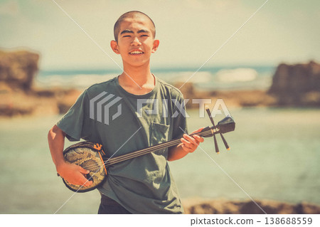 彈三線的男孩 彈三線的男孩 138688559