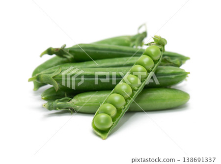 green peas vegetable bean isolated on white green peas vegetable bean isolated on white 138691337