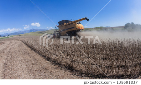 Agriculture Harvester Machine Crop Harvesting Agriculture Harvester Machine Crop Harvesting 138691837
