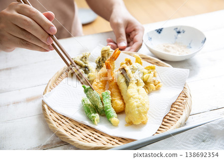 Tempura, Japanese home cooking, tempura presentation Tempura, Japanese home cooking, tempura presentation 138692354