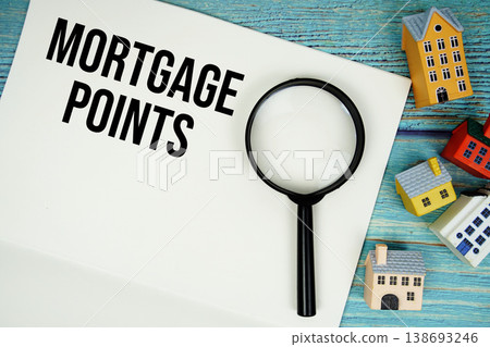 Notepad with "Mortgage Points" with magnifying glass and house model on wooden background 138693246
