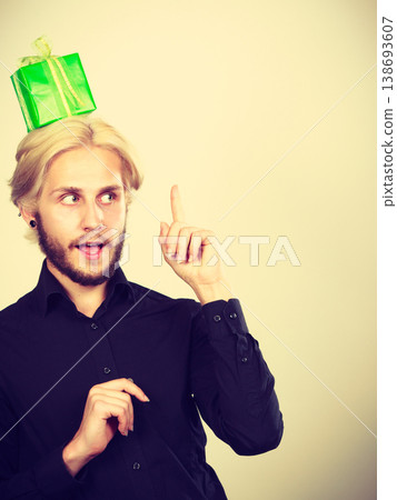 Thinking guy with green gift box on his head 138693607