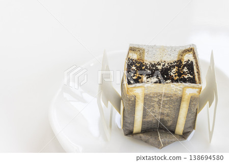 用過的咖啡滴濾袋 用過的咖啡滴濾袋 138694580