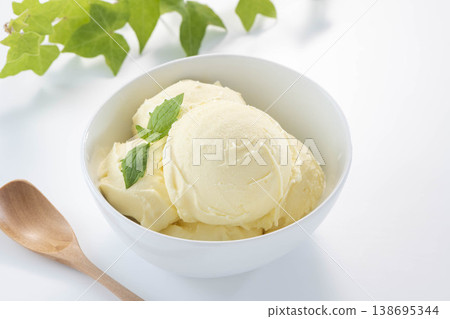 Vanilla ice cream serving Vanilla ice cream serving 138695344