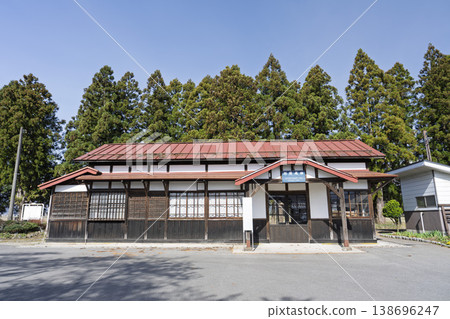 山形縣長井市長井線宇前成田站的春花 山形縣長井市長井線宇前成田站的春花 138696247