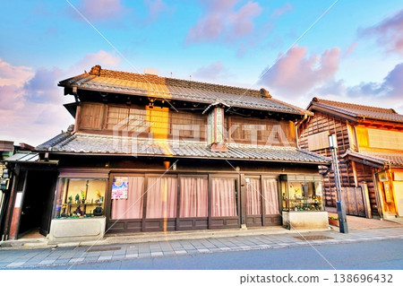 小江戶川越一番街商店街：傳統倉庫街景 138696432