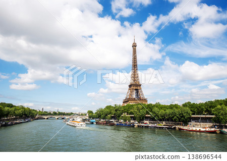 Beautiful view of famous Eiffel Tower in Paris, France. Paris Be Beautiful view of famous Eiffel Tower in Paris, France. Paris Be 138696544