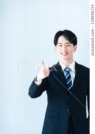 給一個好兆頭的年輕商人 138698154