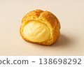 cream puff 138698292