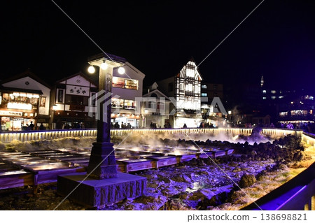 Illuminated night Yubatake Illuminated night Yubatake 138698821
