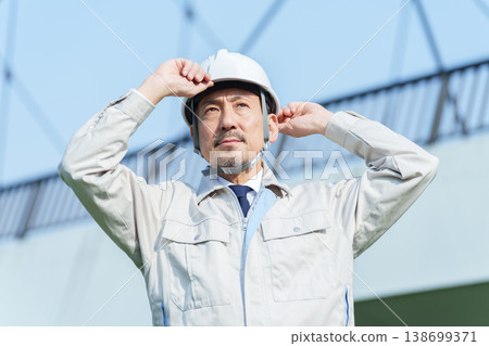 資深、中年及老年土木工程師 138699371