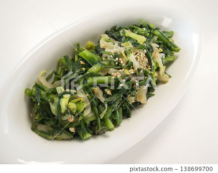 Garlic with sesame dressing, my wife's homemade cooking, dinner at home, a happy family Garlic with sesame dressing, my wife's homemade cooking, dinner at home, a happy family 138699700