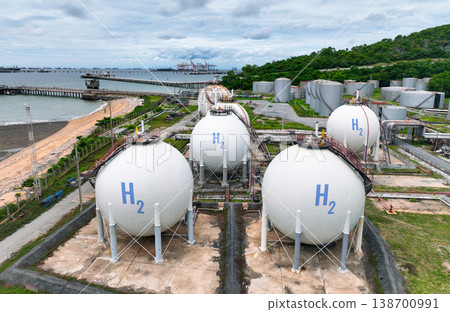 Green hydrogen storage facility with industrial H2 gas tanks in sustainable energy plant. Zero emission technology for clean energy production. Sustainable energy infrastructure and clean power. 138700991