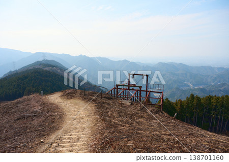 岩脅山在控制燃燒後 岩脅山在控制燃燒後 138701160