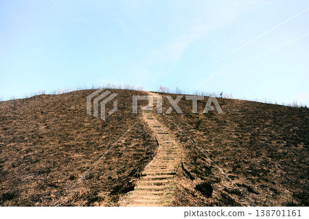 岩脅山在控制燃燒後 岩脅山在控制燃燒後 138701161
