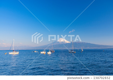A ship floating in Suruga Bay and Mount Fuji 138702832