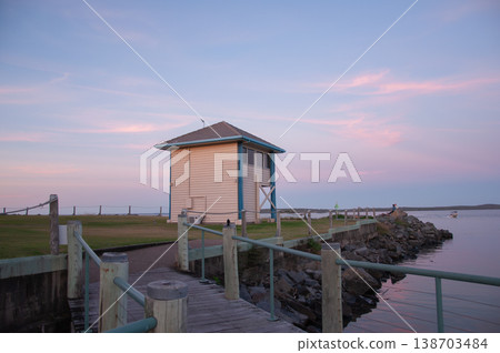 海岸邊的小屋 海岸邊的小屋 138703484