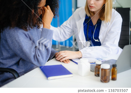 A professional physician talks to discuss results or symptoms and gives a recommendation 138703507