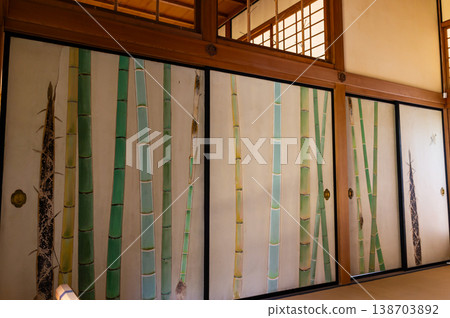 漫步於茨城縣水戶市常磐町喜樂園古文亭竹室之中 漫步於茨城縣水戶市常磐町喜樂園古文亭竹室之中 138703892