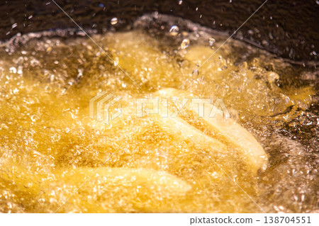 The oil used to fry french fries (simple cooking image) The oil used to fry french fries (simple cooking image) 138704551