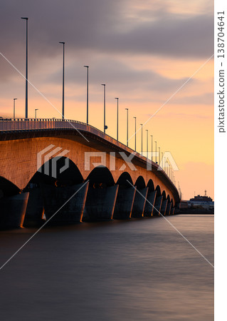 夕陽映照下的橋樑：卡米茲橋 138704641