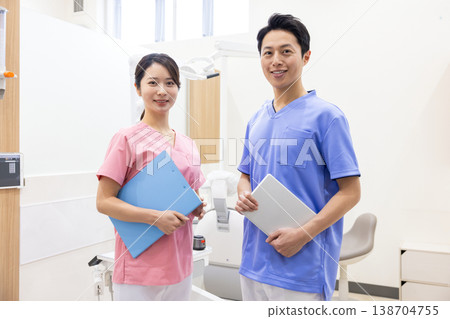 Dental examination room: Portrait of a dentist 138704755