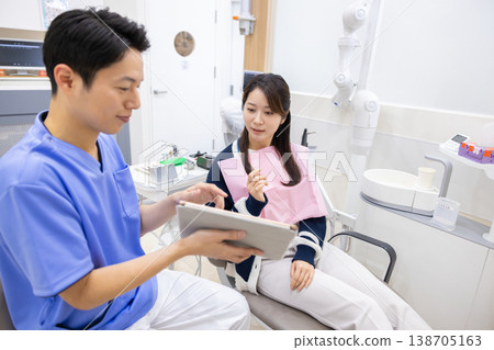 牙醫病人接受檢查 牙醫病人接受檢查 138705163