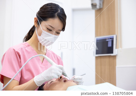 Dentist Dentist to examine Dentist Dentist to examine 138705804