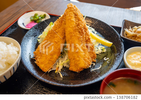 香脆炸竹莢魚(新鮮炸魚) 香脆炸竹莢魚(新鮮炸魚) 138706182