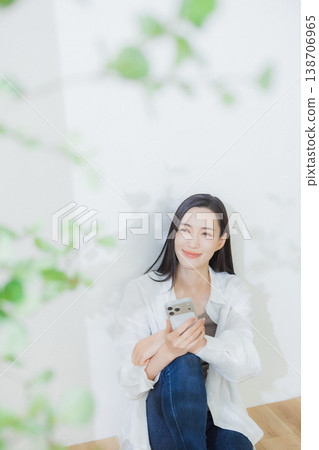 一個穿白襯衫的女人 一個穿白襯衫的女人 138706965