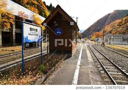 Autumn at Rikuchu-Ohashi Station on the JR Kamaishi Line (Galaxy Dream Line Kamaishi Line) 138707019