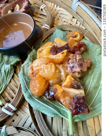 A set of shellfish sashimi, perfect as a snack to accompany alcoholic beverages, from Busan, South Korea. 138708369