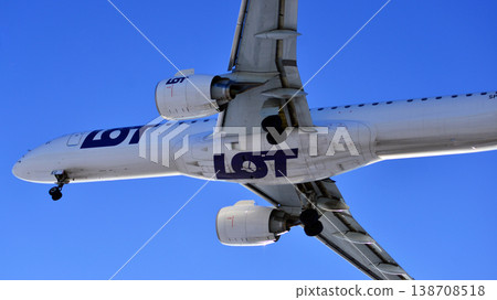 Warsaw, Poland. 3 February 2026. Plane LOT Polish Airlines SP-LEC Embraer 190 195 Airfleets just before landing at the Chopin airport. Warsaw, Poland. 3 February 2026. Plane LOT Polish Airlines SP-LEC Embraer 190 195 Airfleets just before landing at the Chopin airport. 138708518