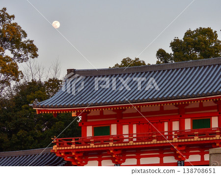 八坂神社：西門與滿月 138708651