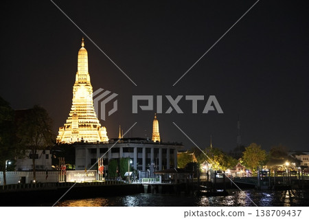泰國曼谷黎明寺(鄭王廟)夜景(1) 泰國曼谷黎明寺(鄭王廟)夜景(1) 138709437