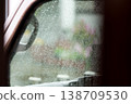 雨水打在車窗上 138709530