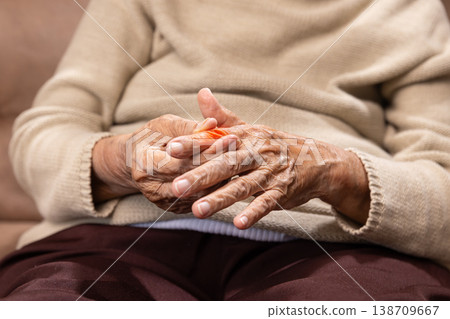 Senior woman massage finger with painful swollen gout. 138709667