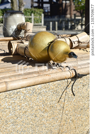Toyokuni Shrine Chozuya (water basin) 138709677