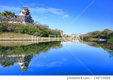 [Okayama Prefecture] Okayama Castle keep in a symmetrical setting under a clear blue sky 138710006