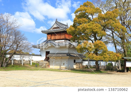 [Okayama Prefecture] The moon-viewing tower at Okayama Castle on a clear day. 138710062