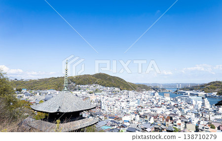 A view of Onomichi city from the area around Senkoji Temple in Onomichi City, Hiroshima Prefecture, during a tranquil spring when cherry blossoms are in bloom. 138710279