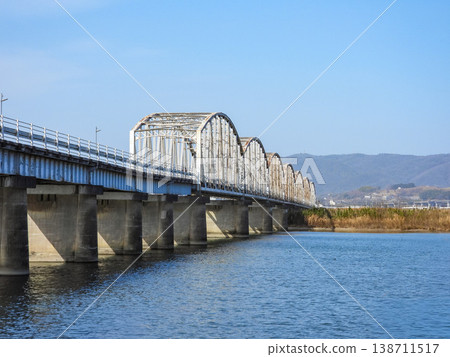 岡山縣高橋川上的鐵路橋 岡山縣高橋川上的鐵路橋 138711517