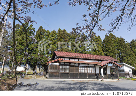 山形縣長井市長井線宇前成田站的春花 138713572