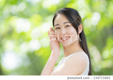 Fresh greenery, woman, beauty 138713802